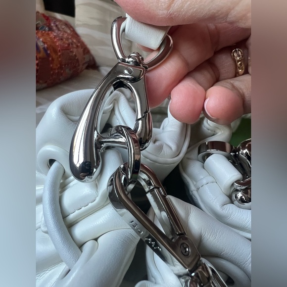 NEW JW PEI YULIA FAUX LEATHER BUCKET COLOR IVORY. Two straps removables - Picture 7 of 15